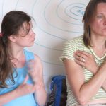 fundacja przerwij ciszę od wielu lat prowadzi kursy języka migowego na poziomie podstawoym i zaawansowanym posiada w sprzedaży multimedialny kurs języka migowego karty pracy do nauki języka migowego ćwiczenia do pomocy przy nauce języka migowego. prowadzimy sklep internetowy z materiałami ułatwiającymi naukę języka migowego. język migowy i jego nauka to jedna z głównych działalności naszej fundacji.