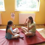 fundacja przerwij ciszę od wielu lat prowadzi kursy języka migowego na poziomie podstawoym i zaawansowanym posiada w sprzedaży multimedialny kurs języka migowego karty pracy do nauki języka migowego ćwiczenia do pomocy przy nauce języka migowego. prowadzimy sklep internetowy z materiałami ułatwiającymi naukę języka migowego. język migowy i jego nauka to jedna z głównych działalności naszej fundacji.