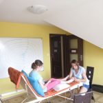 fundacja przerwij ciszę od wielu lat prowadzi kursy języka migowego na poziomie podstawoym i zaawansowanym posiada w sprzedaży multimedialny kurs języka migowego karty pracy do nauki języka migowego ćwiczenia do pomocy przy nauce języka migowego. prowadzimy sklep internetowy z materiałami ułatwiającymi naukę języka migowego. język migowy i jego nauka to jedna z głównych działalności naszej fundacji.