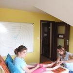 fundacja przerwij ciszę od wielu lat prowadzi kursy języka migowego na poziomie podstawoym i zaawansowanym posiada w sprzedaży multimedialny kurs języka migowego karty pracy do nauki języka migowego ćwiczenia do pomocy przy nauce języka migowego. prowadzimy sklep internetowy z materiałami ułatwiającymi naukę języka migowego. język migowy i jego nauka to jedna z głównych działalności naszej fundacji.